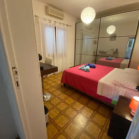 Quarto em Acomodações Particulares A Casa Da Mari Stanza Privata Bagno Condiviso Olbia